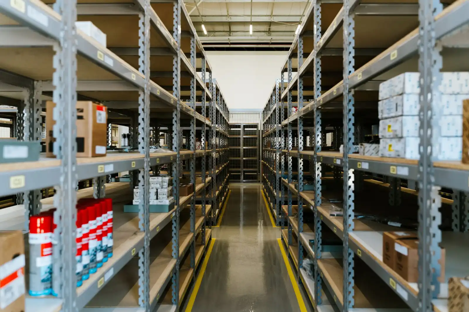 板鞋与帆布鞋产品工艺对比:惜米电商货源优势分析