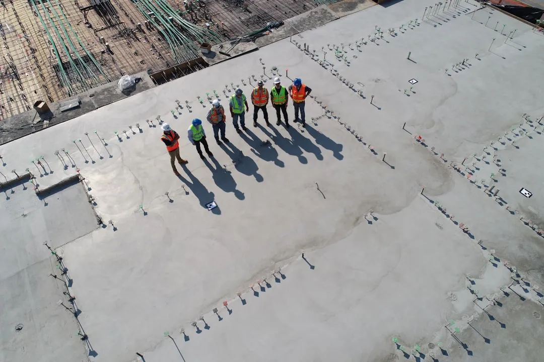 2025年休闲鞋市场趋势分析:运动鞋与板鞋批发商如何把握年轻消费需求